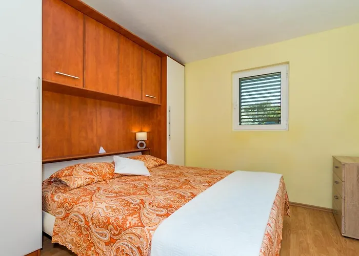 Apartman By The Sea Necujam, Solta - 16729 *
